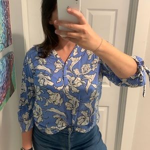 🌵3/$15 🌵  Floral blouse / X-Large